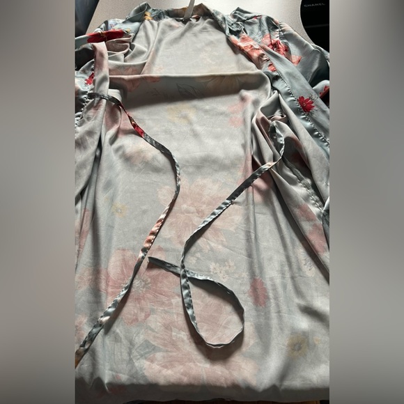 David’s Bridal Dusty Blue Satin Feel Robe Size L/XL - Picture 5 of 13